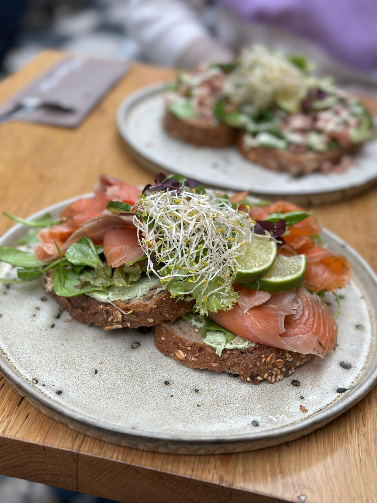 Salmon Sandwich De koperen bel